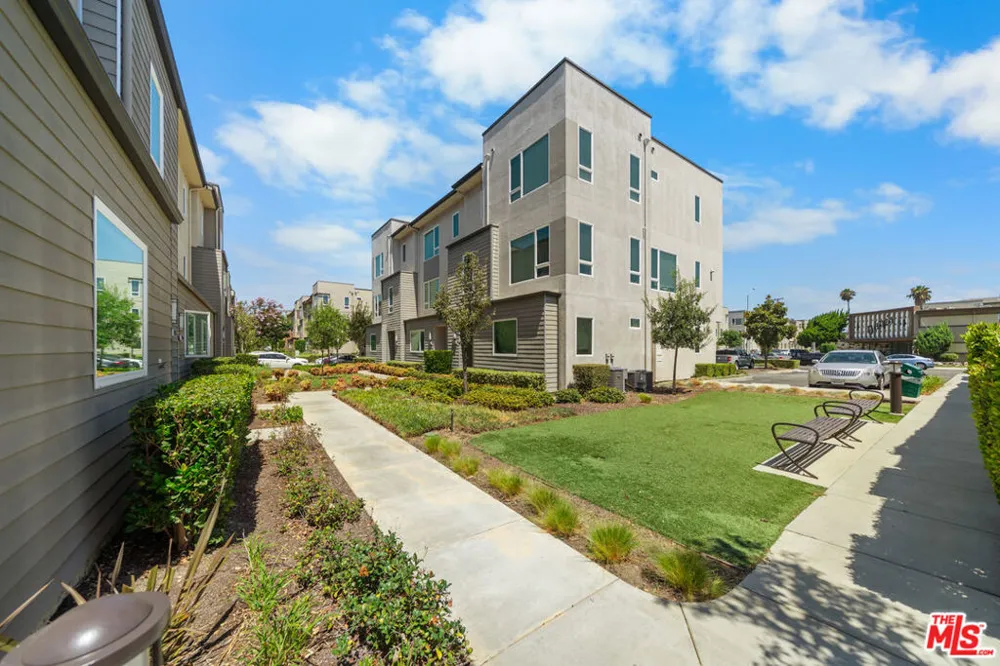 10712 Parrot Avenue Downey, CA 90241