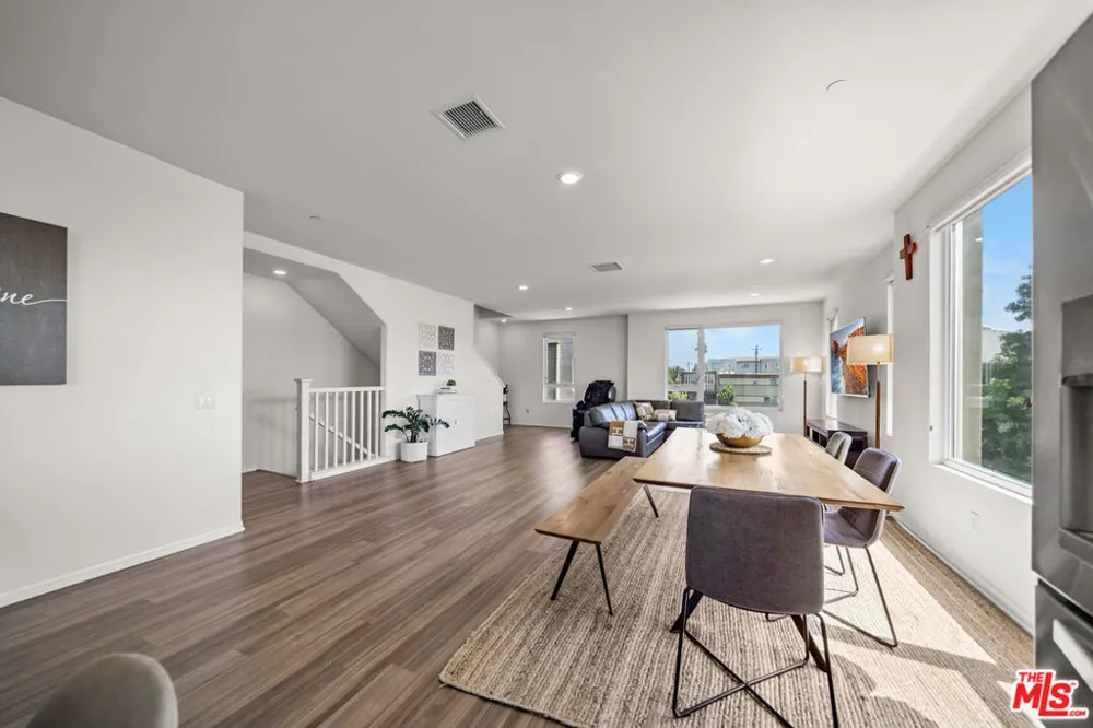 10712 Parrot Avenue Downey, CA 90241