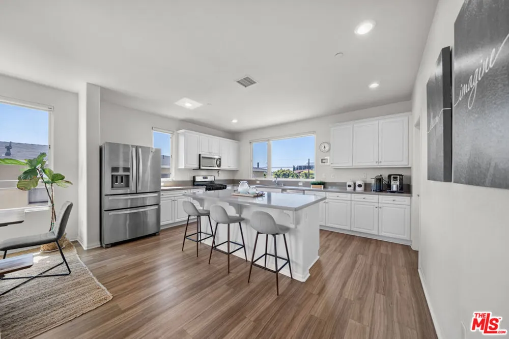 10712 Parrot Avenue Downey, CA 90241