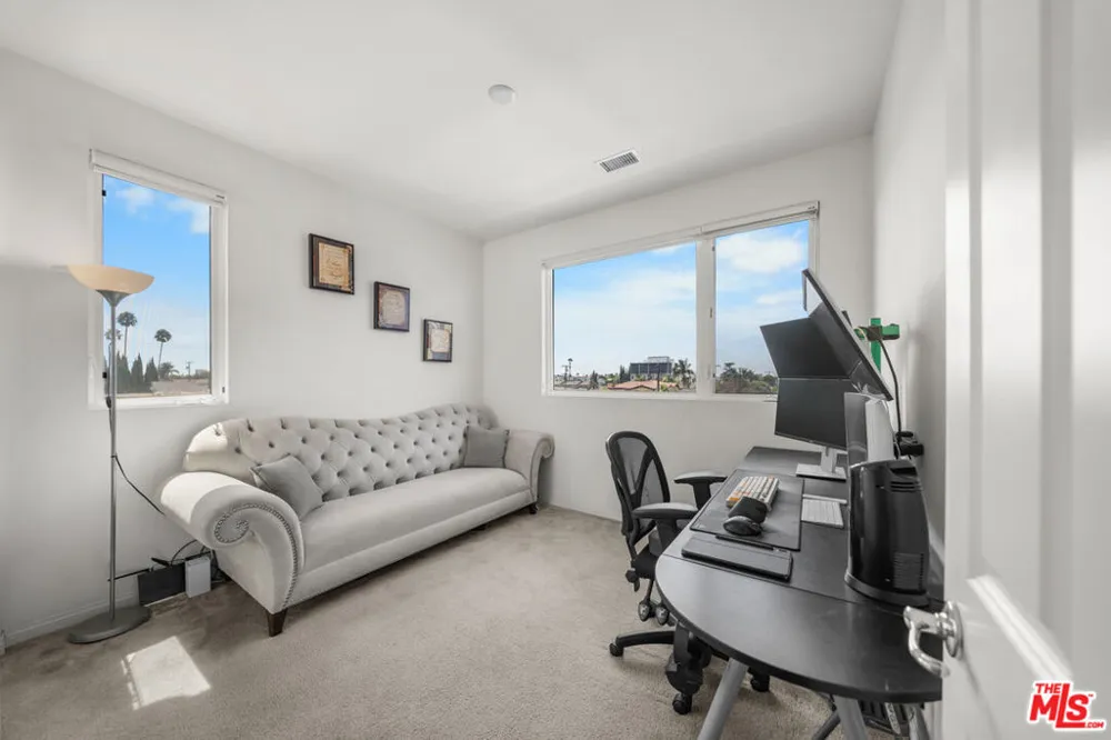 10712 Parrot Avenue Downey, CA 90241