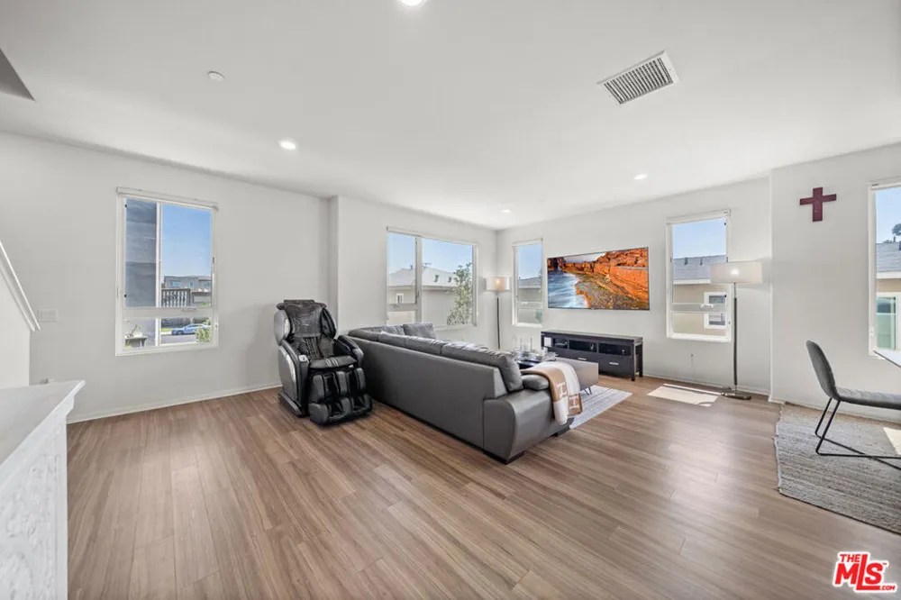 10712 Parrot Avenue Downey, CA 90241