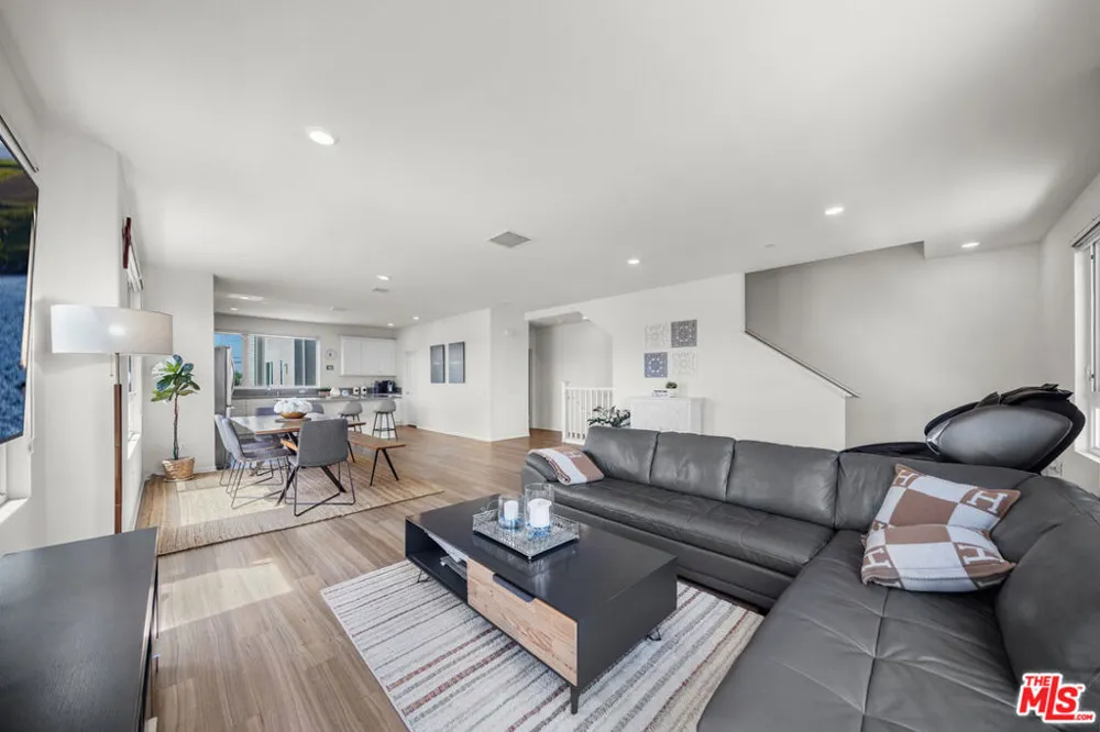 10712 Parrot Avenue Downey, CA 90241
