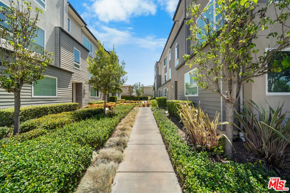 10712 Parrot Avenue Downey, CA 90241