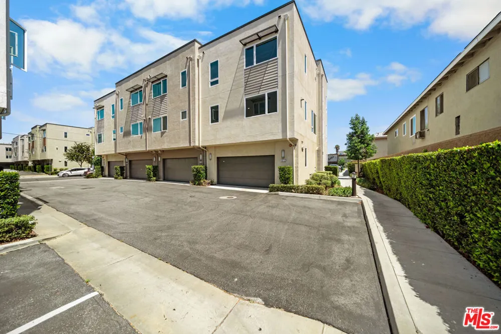 10712 Parrot Avenue Downey, CA 90241