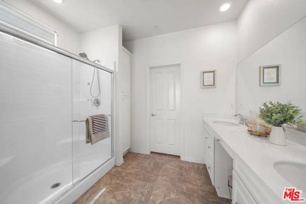 10712 Parrot Avenue Downey, CA 90241