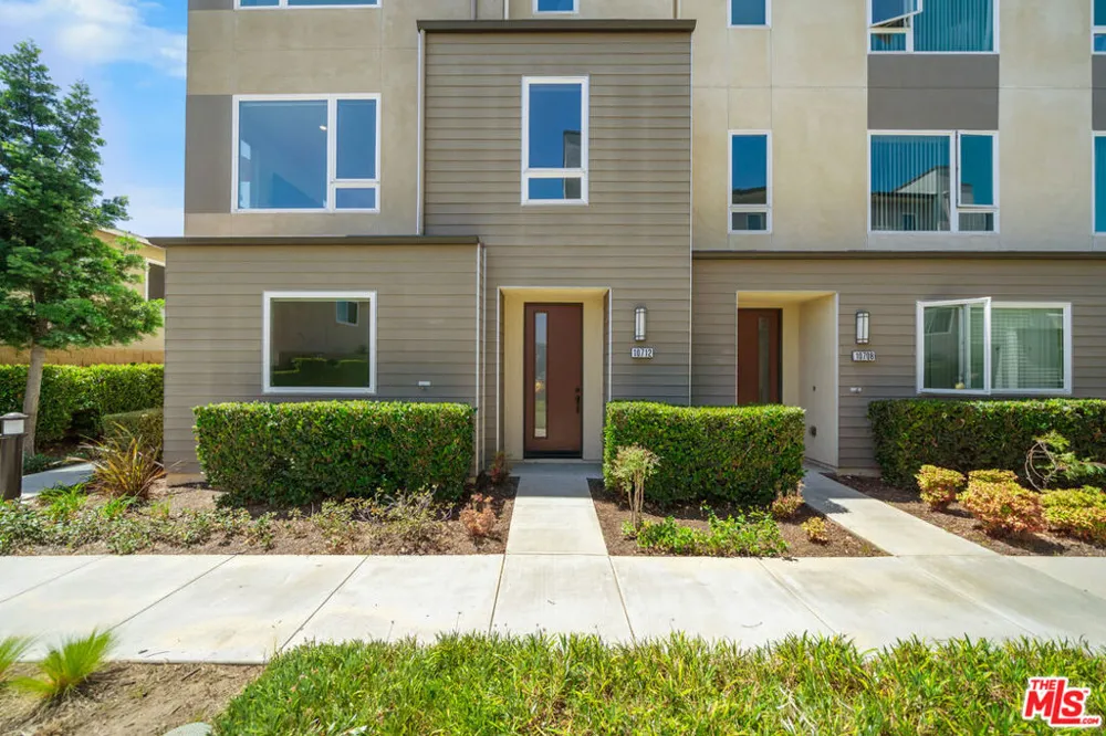 10712 Parrot Avenue Downey, CA 90241