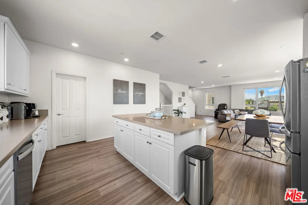 10712 Parrot Avenue Downey, CA 90241