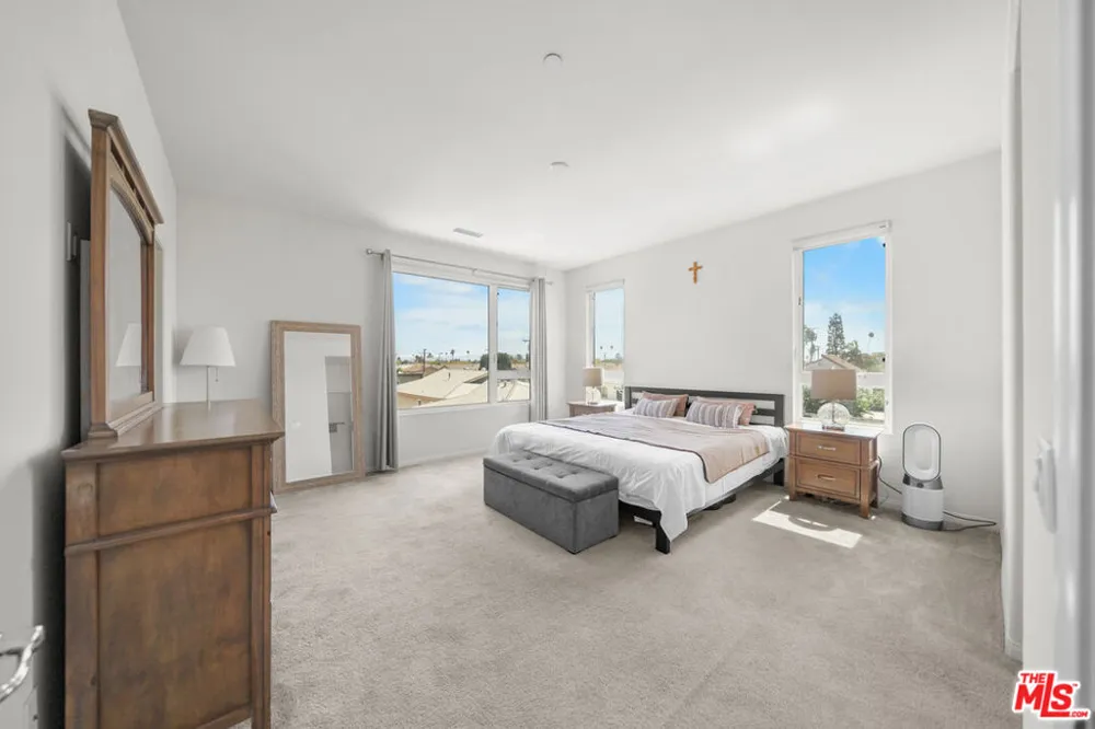 10712 Parrot Avenue Downey, CA 90241