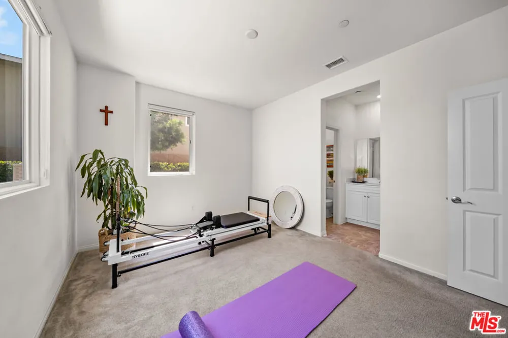 10712 Parrot Avenue Downey, CA 90241