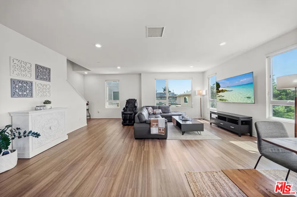 10712 Parrot Avenue Downey, CA 90241