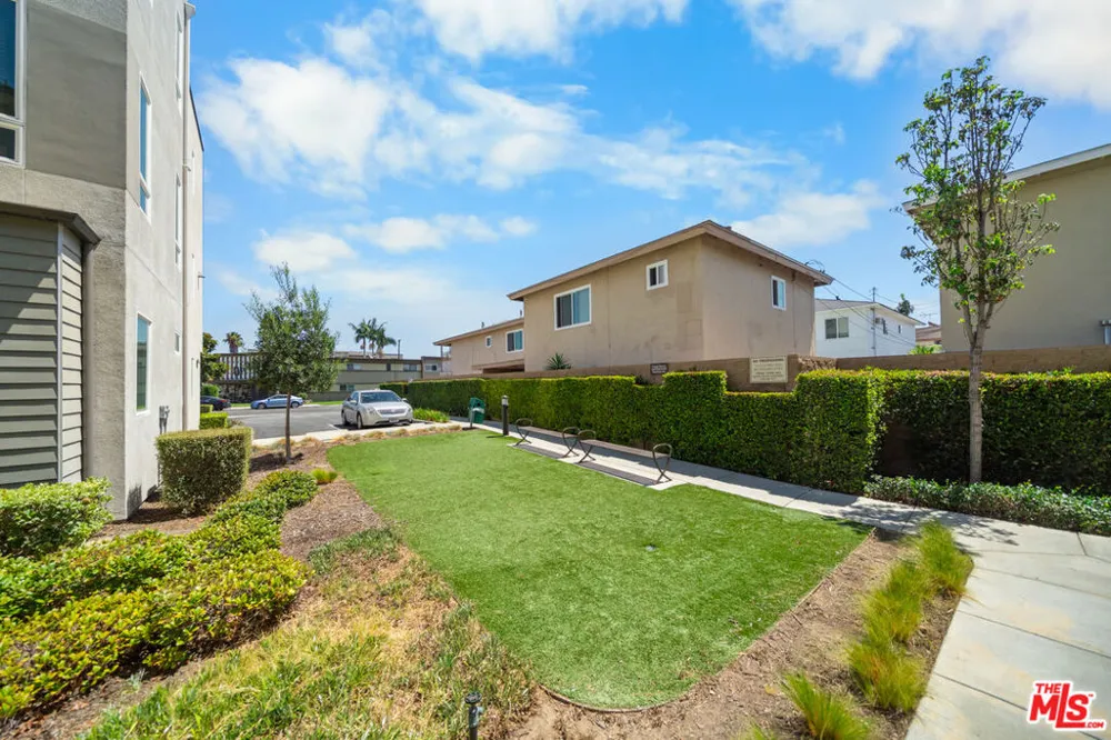 10712 Parrot Avenue Downey, CA 90241