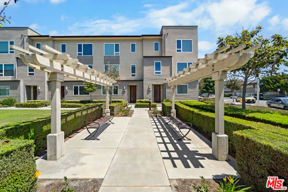 10712 Parrot Avenue Downey, CA 90241