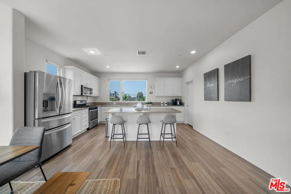 10712 Parrot Avenue Downey, CA 90241