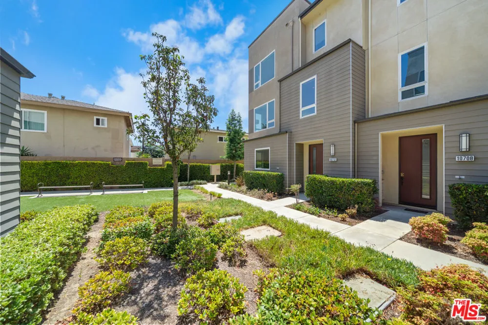 10712 Parrot Avenue Downey, CA 90241