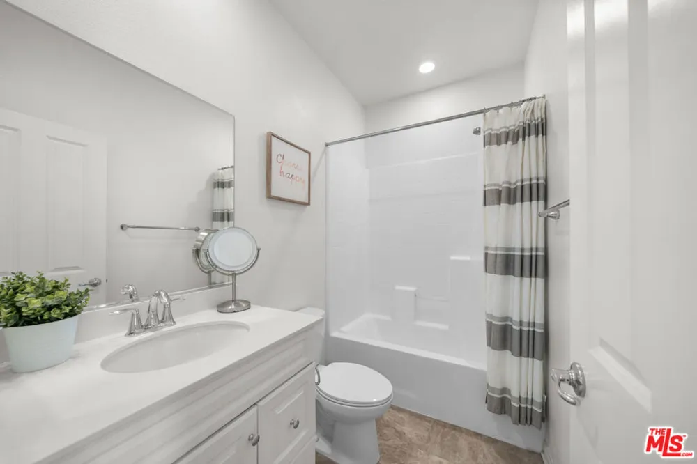 10712 Parrot Avenue Downey, CA 90241
