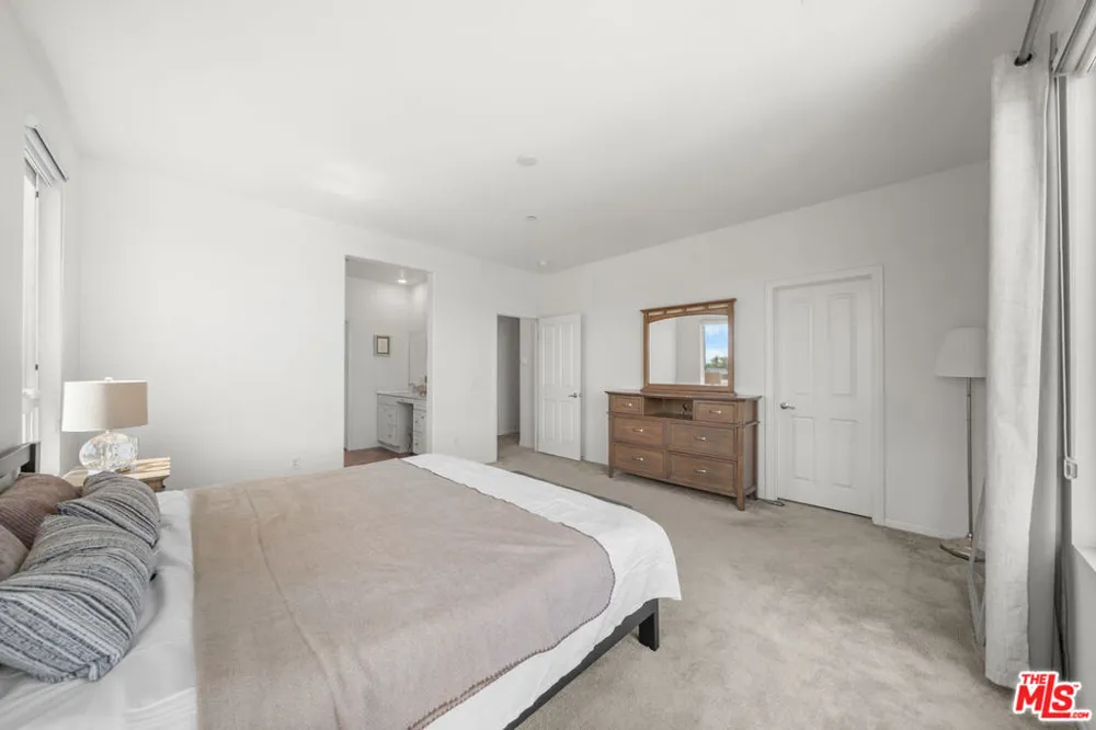 10712 Parrot Avenue Downey, CA 90241