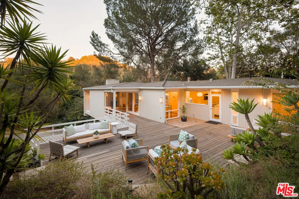 2275 Bowmont Drive Los Angeles, CA 90210