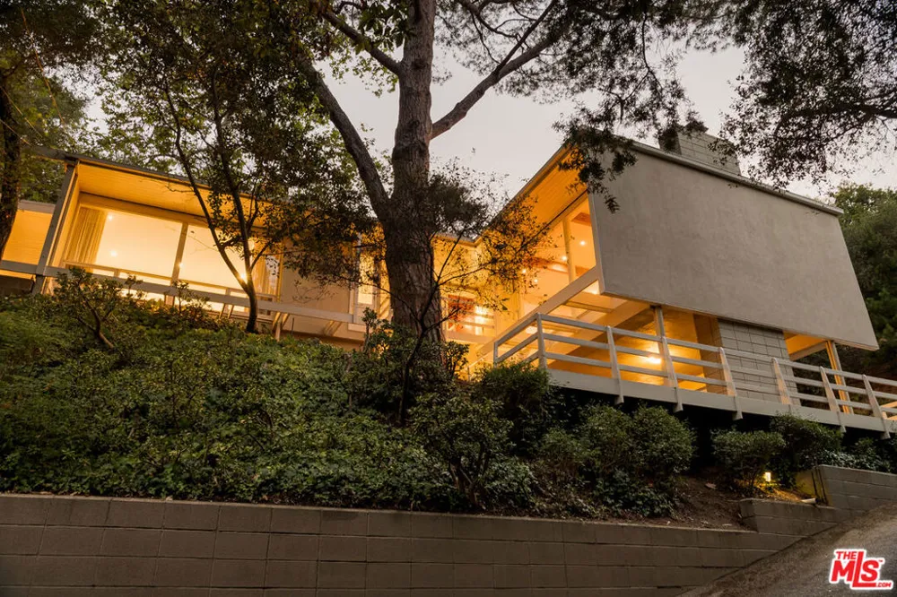 2275 Bowmont Drive Los Angeles, CA 90210