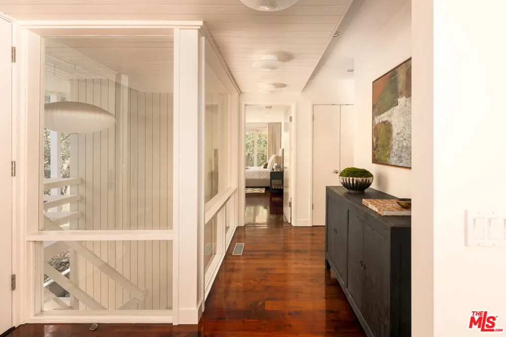 2275 Bowmont Drive Los Angeles, CA 90210