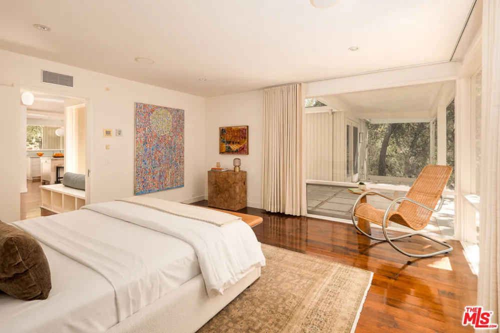 2275 Bowmont Drive Los Angeles, CA 90210