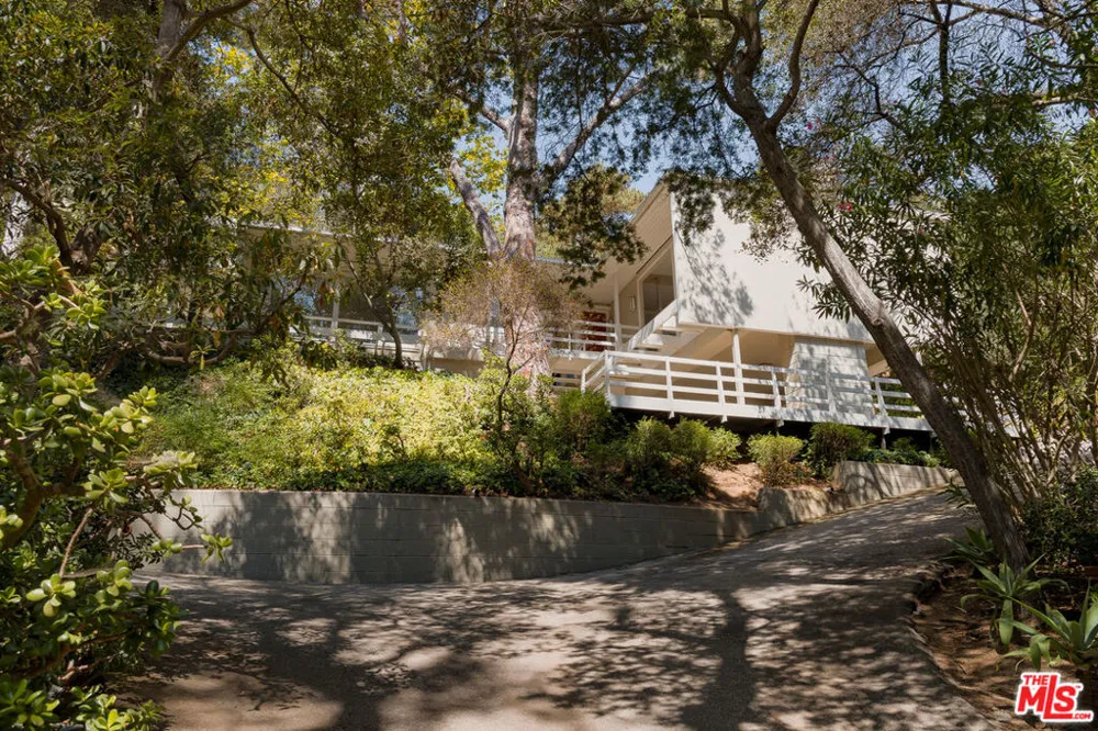 2275 Bowmont Drive Los Angeles, CA 90210