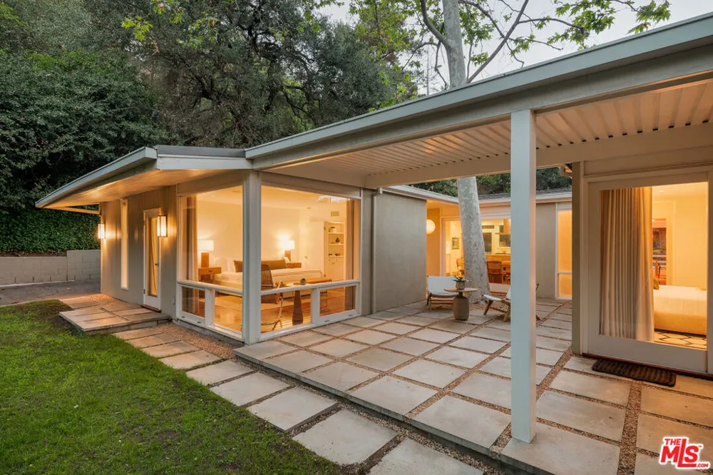 2275 Bowmont Drive Los Angeles, CA 90210