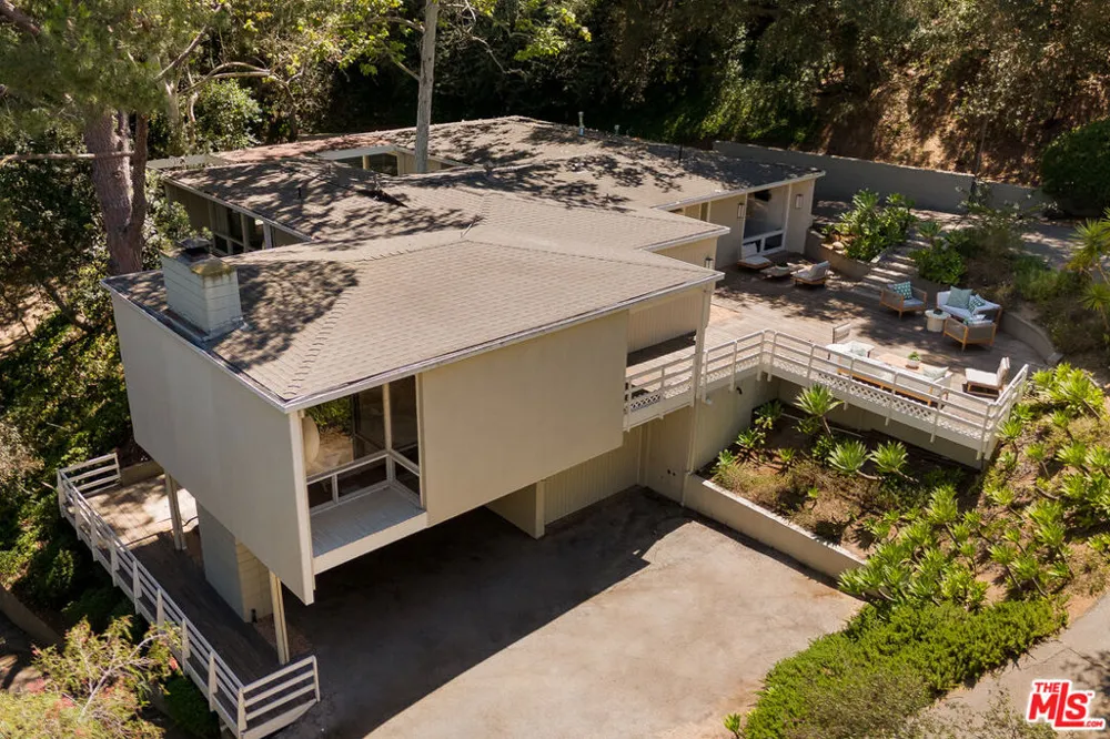 2275 Bowmont Drive Los Angeles, CA 90210