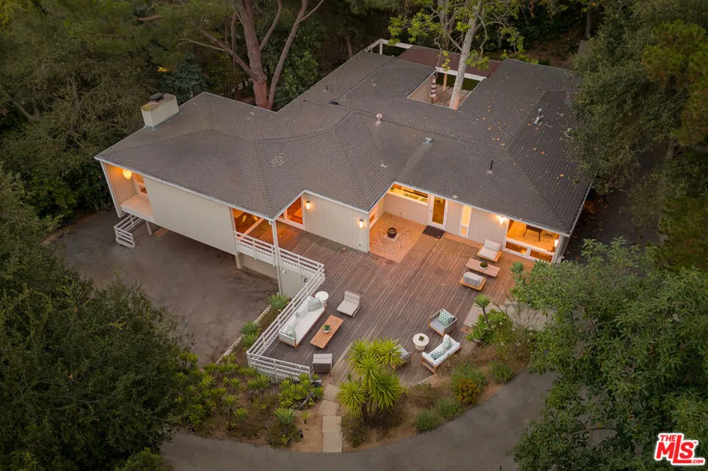 2275 Bowmont Drive Los Angeles, CA 90210