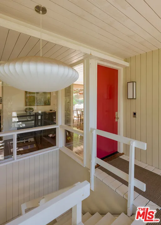 2275 Bowmont Drive Los Angeles, CA 90210