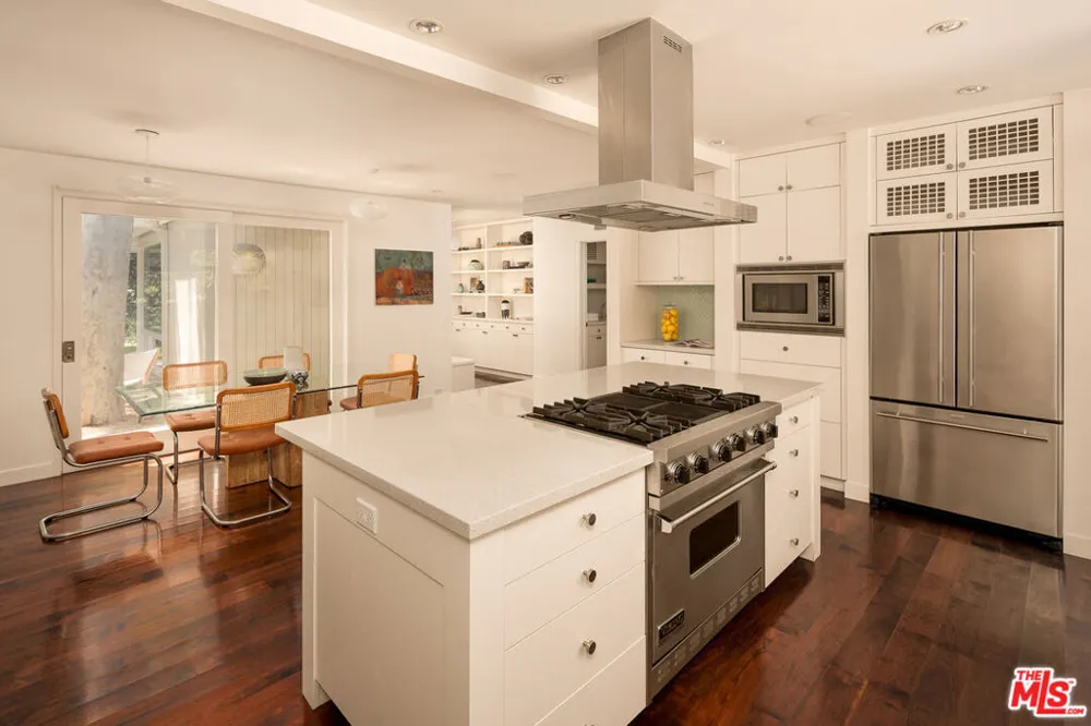 2275 Bowmont Drive Los Angeles, CA 90210