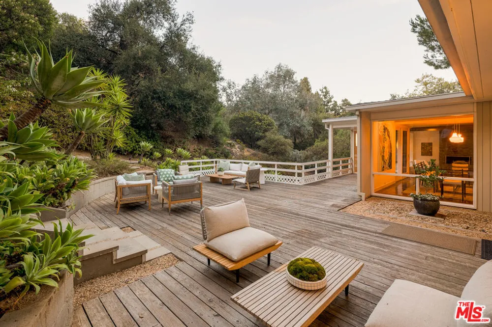 2275 Bowmont Drive Los Angeles, CA 90210