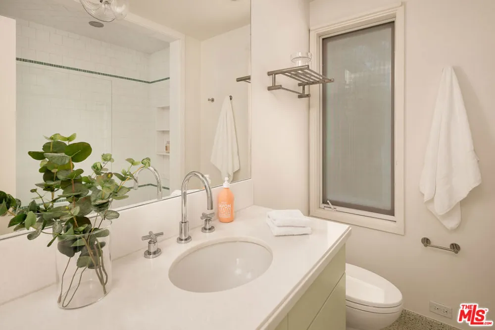 2275 Bowmont Drive Los Angeles, CA 90210
