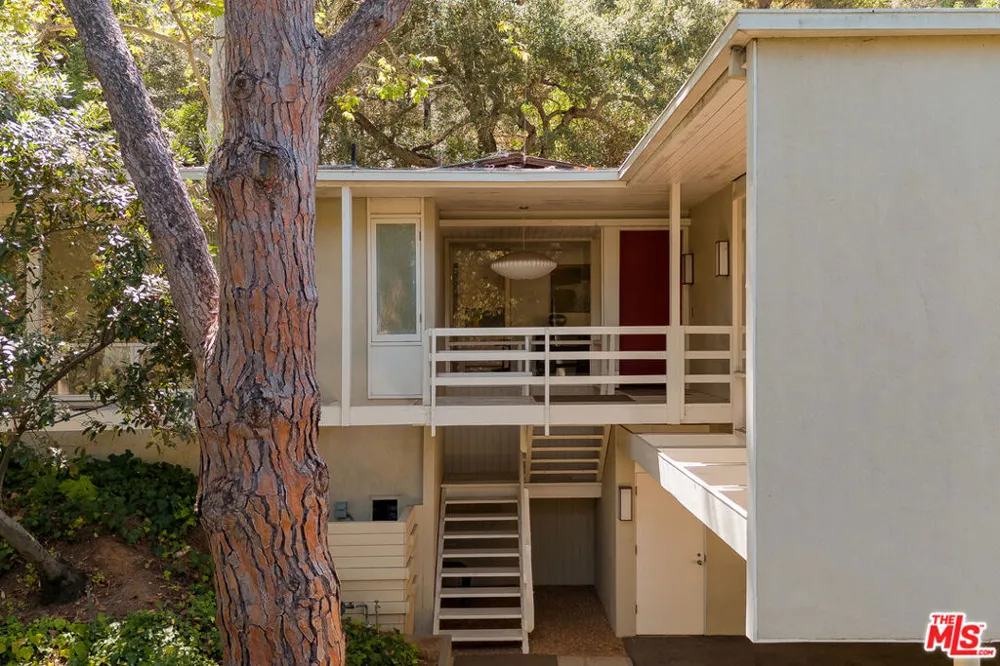 2275 Bowmont Drive Los Angeles, CA 90210