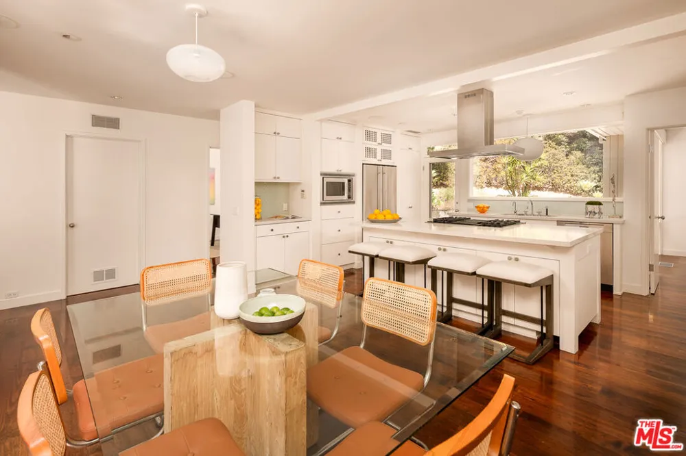 2275 Bowmont Drive Los Angeles, CA 90210