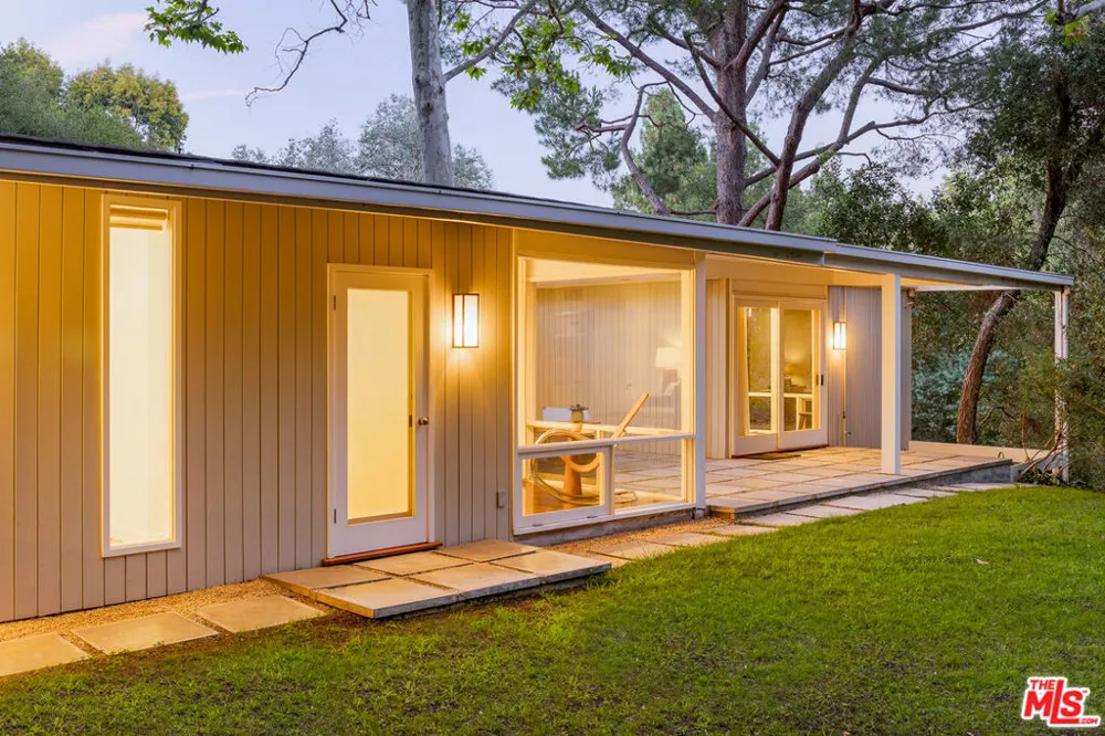 2275 Bowmont Drive Los Angeles, CA 90210