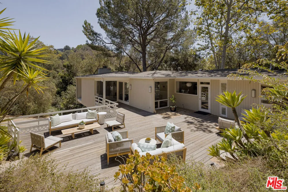 2275 Bowmont Drive Los Angeles, CA 90210