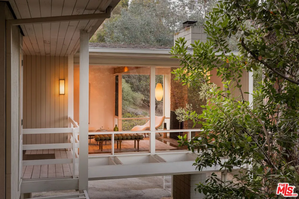 2275 Bowmont Drive Los Angeles, CA 90210