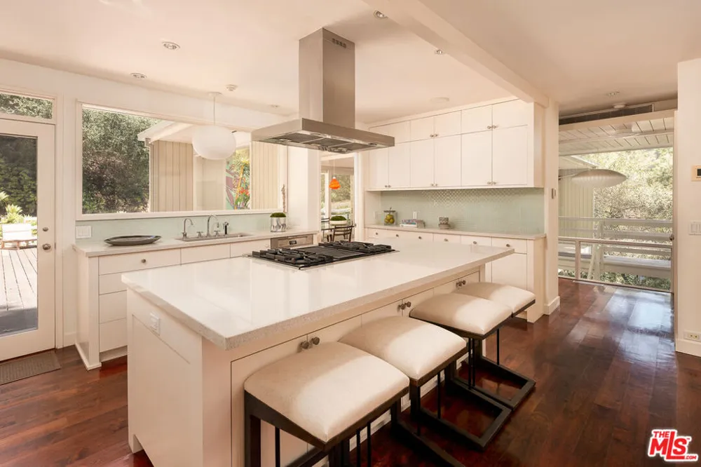 2275 Bowmont Drive Los Angeles, CA 90210