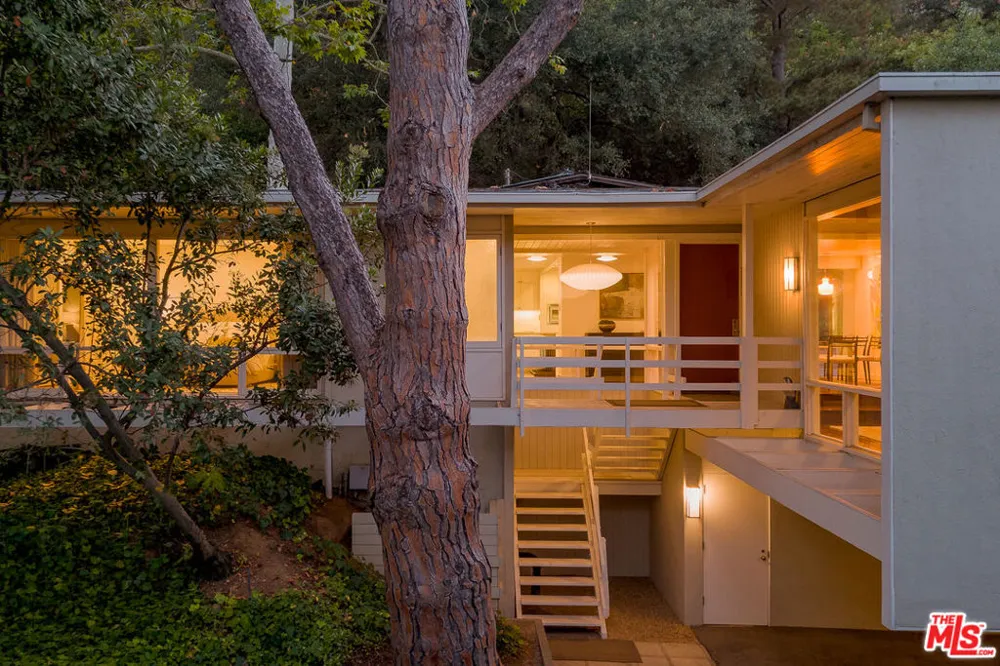 2275 Bowmont Drive Los Angeles, CA 90210