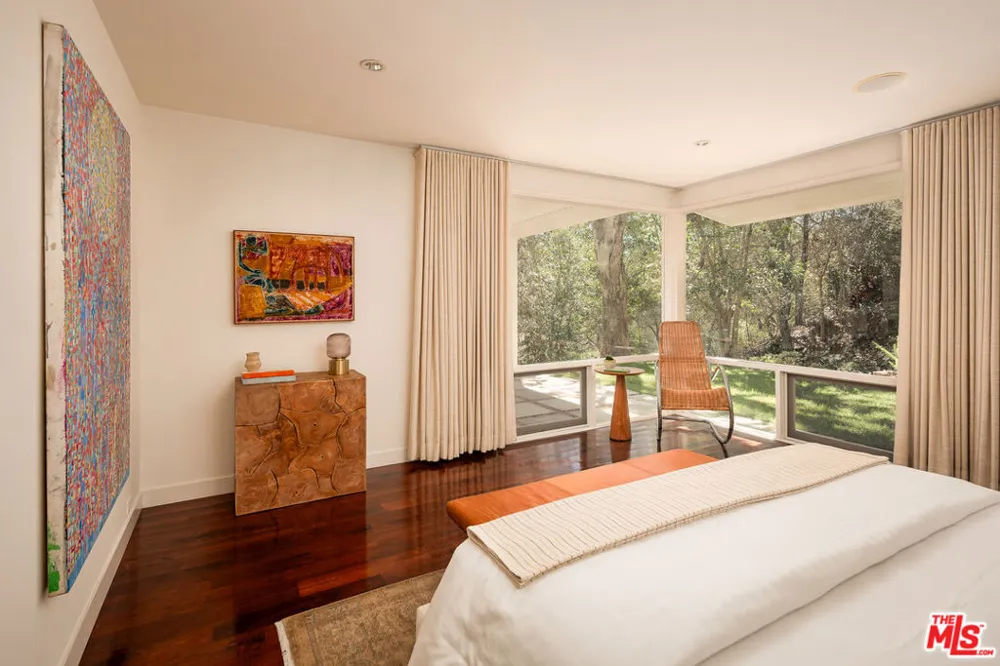 2275 Bowmont Drive Los Angeles, CA 90210