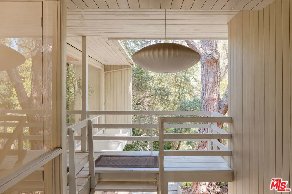 2275 Bowmont Drive Los Angeles, CA 90210
