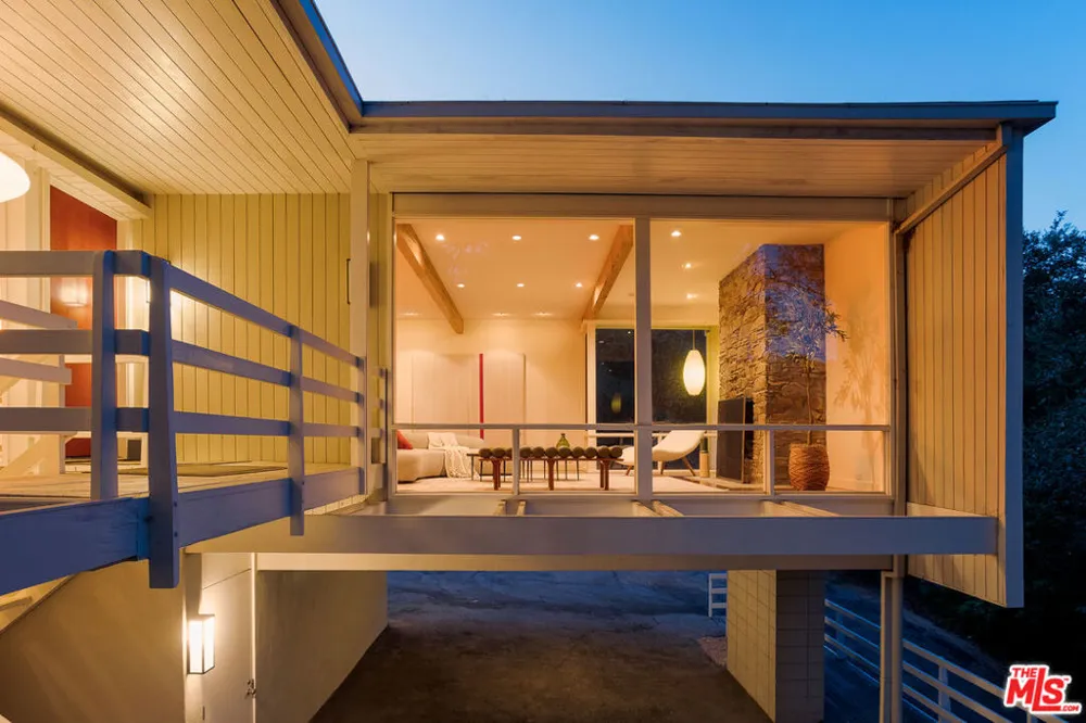 2275 Bowmont Drive Los Angeles, CA 90210