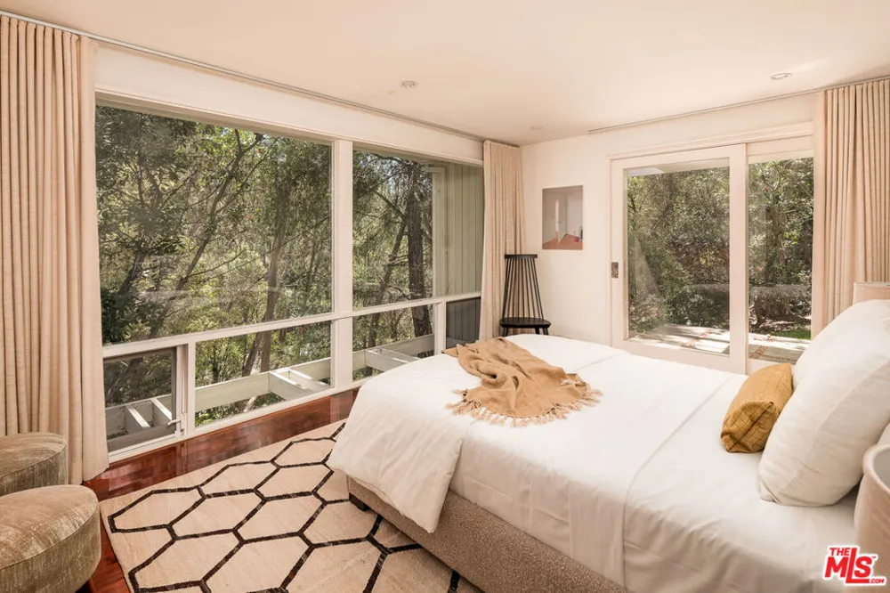 2275 Bowmont Drive Los Angeles, CA 90210