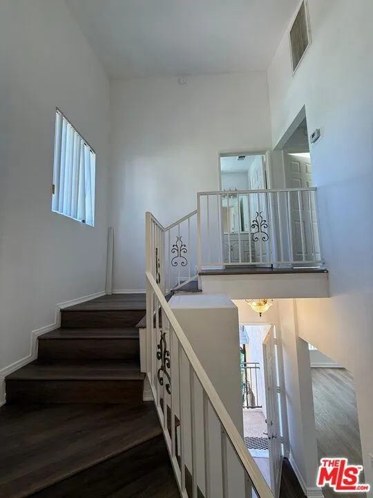 4306 Pennsylvania Avenue La Crescenta, CA 91214