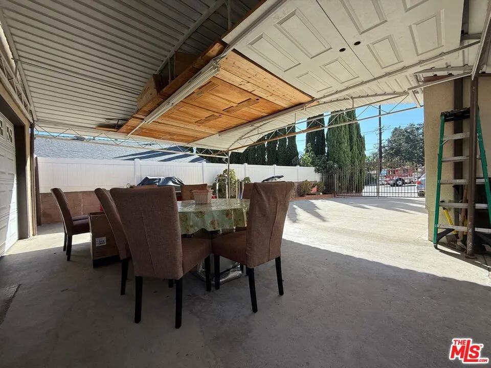4306 Pennsylvania Avenue La Crescenta, CA 91214