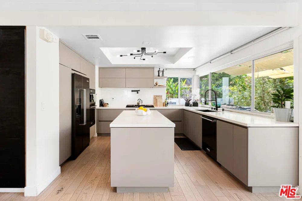 4101 Tarrybrae Terrace Tarzana, CA 91356