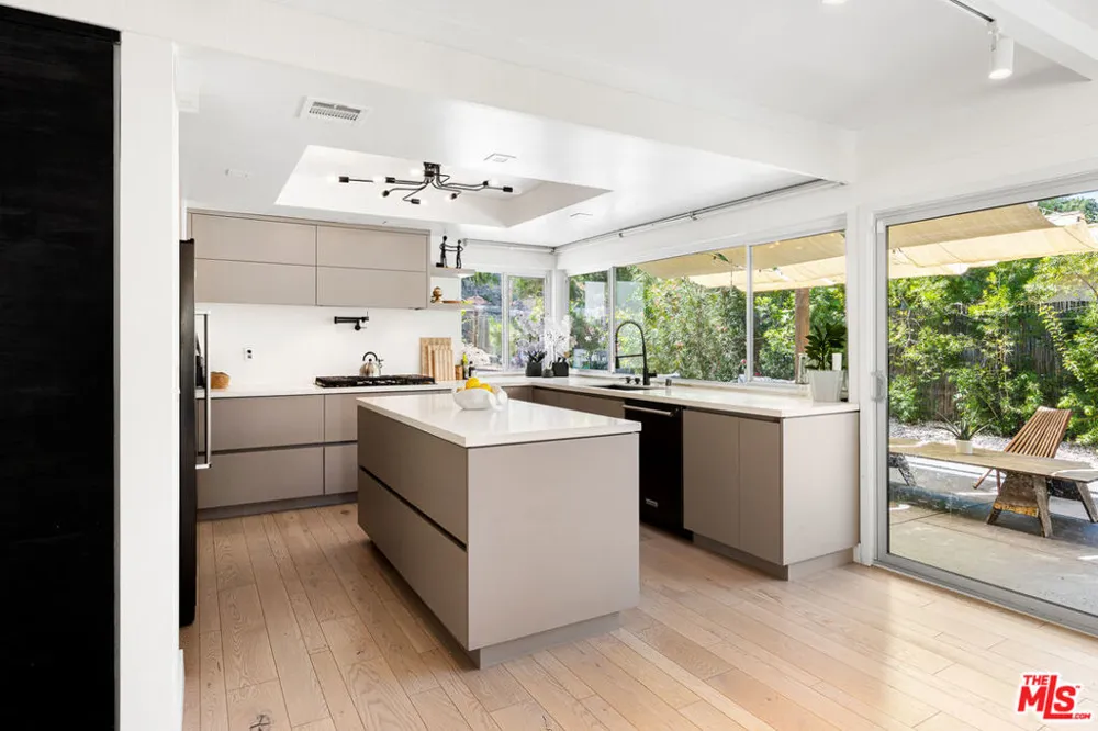 4101 Tarrybrae Terrace Tarzana, CA 91356