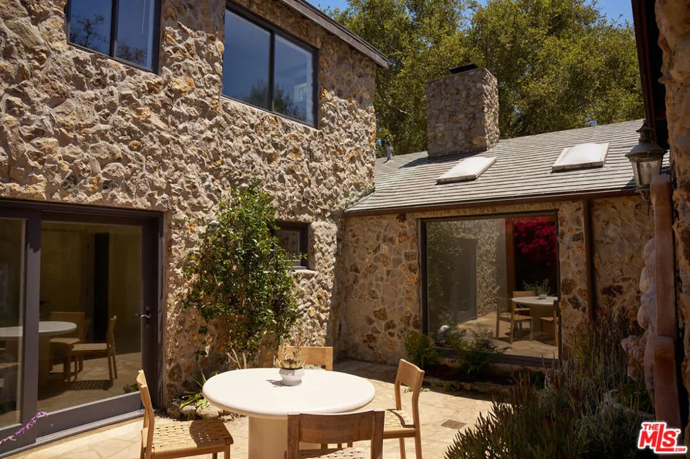 6208 Delaplane Road Malibu, CA 90265