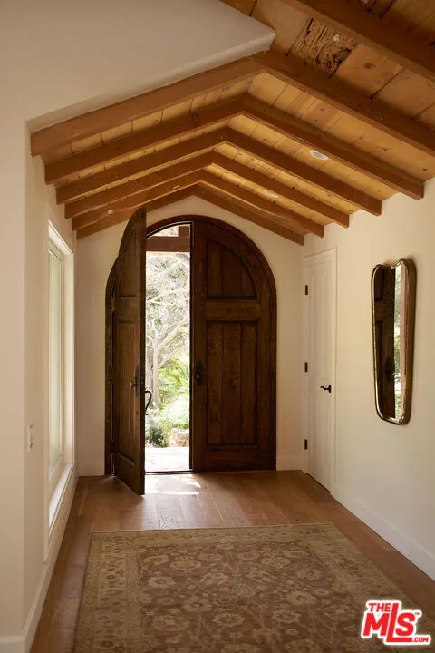 6208 Delaplane Road Malibu, CA 90265