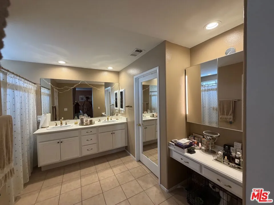 12452 Sonoma Drive Pacoima, CA 91331